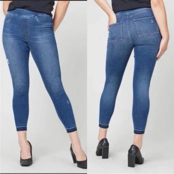 NWOT Spanx Denim Ankle Skinny Distressed Med Wash Jeans BUTT LIFTER Size Medium - Picture 1 of 9
